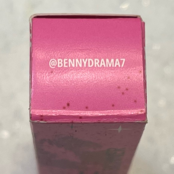 MAC ~ ‘@BENNYDRAMA7’ ~ Amplified Creme Lipstick ~ Full Size  ~ LE ~ FS ~ BNIB - Picture 8 of 16